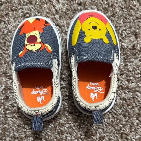 Disney Pooh Infant Slip Ons - Picture 2 of 4